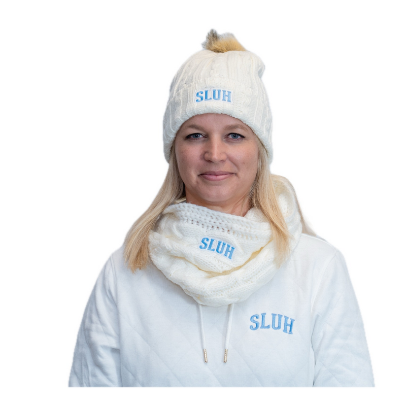 Load image into Gallery viewer, Logofit Cable Knit Pom Hat
